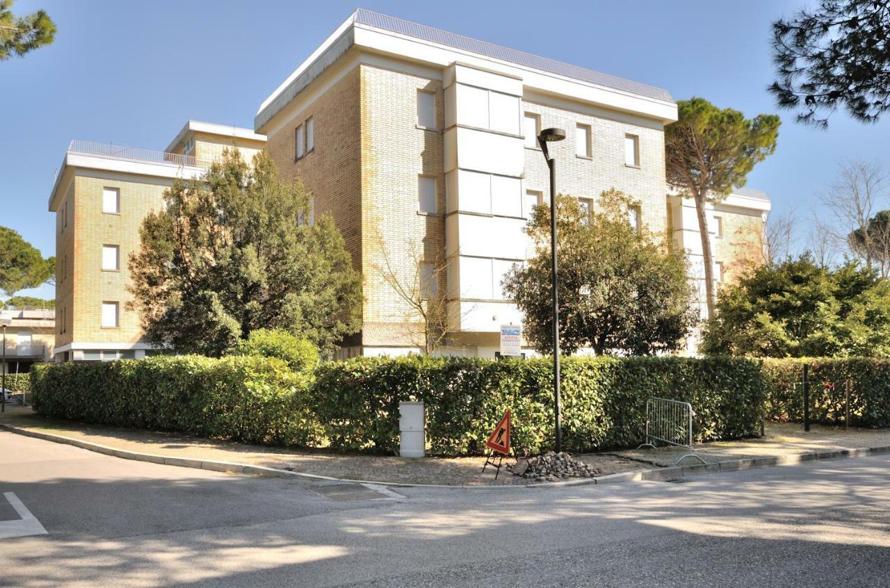 Residence Pineda Bibione Exteriör bild